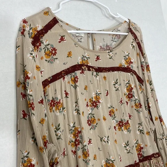 Maurices Top, Keyhole Back, Ruffle Hem, Beige with Multicolor Floral, 3X - Picture 3 of 12